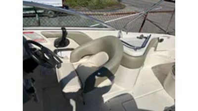 2005 Sea Ray 240 Sundeck 9 
