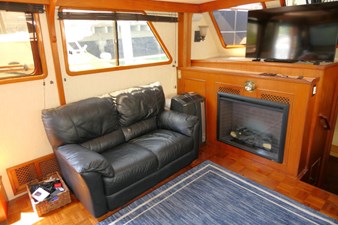 LOVE U 2 2 Salon Stbd