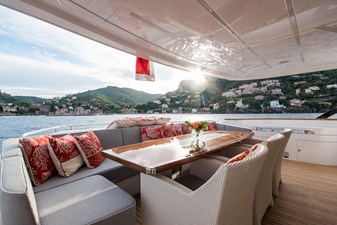 SOULMATE 12 Soulmate DL34 Main deck aft dining