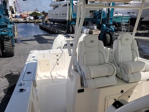 Pursuit 3070 Center Console 7 9306977_20240321075357324_1_LARGE