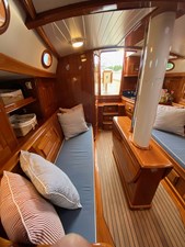 MAHALIA 15 16. Salon looking aft