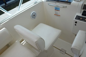 RAHITI 15 End of Lounge seat can be rotated forward 