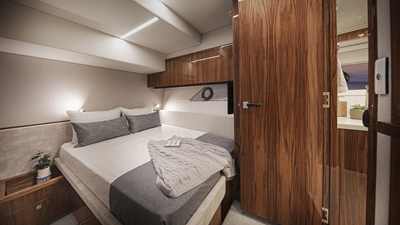 64 SPORTS MOTOR YACHT 22 