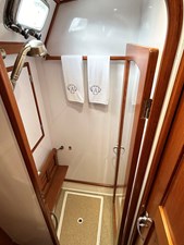 ACADIA 42 Guest Shower