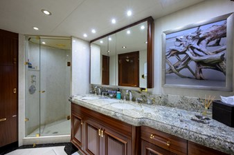 SARABETH 29 VIP Guest Bath-Port