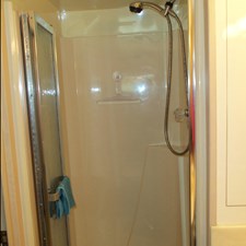 MON SHERI  40 Port Queen VIP Shower