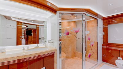 LADY MURA 24 19Yacht_ladymura_Superyacht_IYC_mastercabinensuite