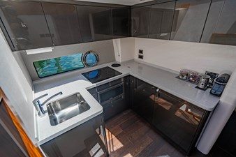 - 68 69_2019 57ft Sunseeker Predator