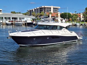 IT'S FOR YOU TOO 1 2016-tiara-yachts-44-coupe--Port
