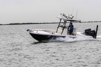 28' Caymas 281HB Center Console 10 