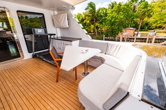LONE STAR 76 Bridge Deck Aft