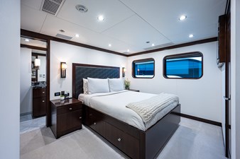MISSING LINK 52 Captain Cabin