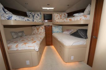- 21 22_2006 80ft Hatteras 80 Motor Yacht