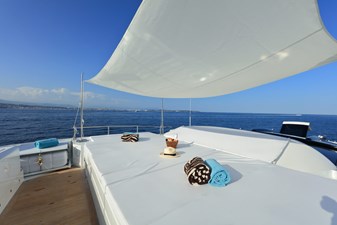 BAIA 100 7 BAIA 100 fore deck