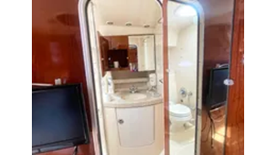 2005 Regal 3560 Commodor 13 