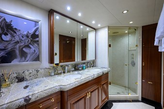 SARABETH 26 VIP Guest Bath-Starboard
