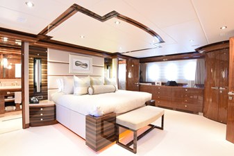 Mesmerize 27 2013 Hargrave 125 Raised Pilothouse