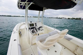 2015 Boston Whaler 220 Outrage 17 