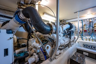 This Little Piggy  62 65_ocean_yacht_this_little_piggy_engine_room_3
