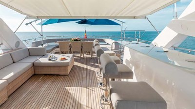 AQUARIUM 10 2009 Sunseeker 37 Metre Yacht