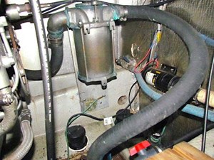 2002 Mainship 390 Trawler 22 23