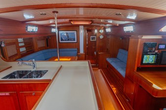 VERISSIMO 14 Companionway Forward