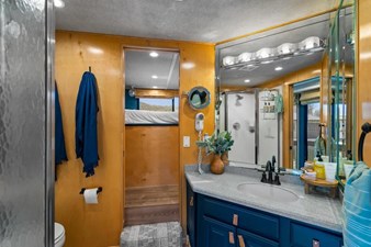 2000 Sumerset House Boat 19 