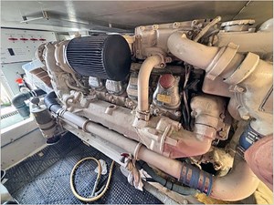 47' Viking 1999 Convertible 26 