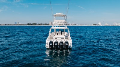 Boston Whaler 420 Outrage 8 