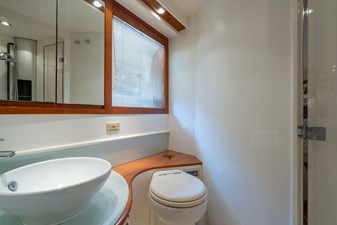 Veronique 37 2005 PERSHING 50 - Head