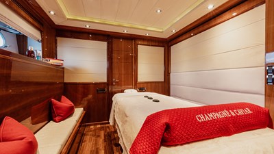 Champagne and caviar 16 