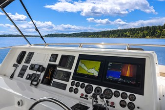 QUE SA-RAH SA-RAH 55 Flybridge Helm