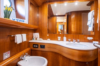 VYNO 26 Master Cabin