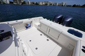 2012 Everglades 325 Center Console 10 