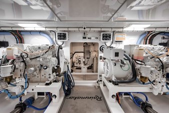 RAINMAKER 43 Engine Room