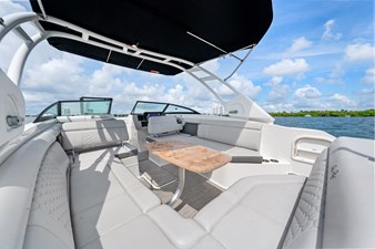Sea Ray SDX 270 Outboard 20 21