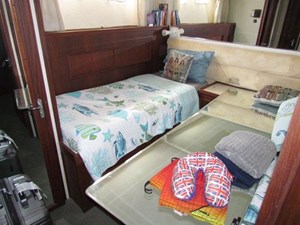 1982 Hatteras LRC Long Range Cruiser 28 29