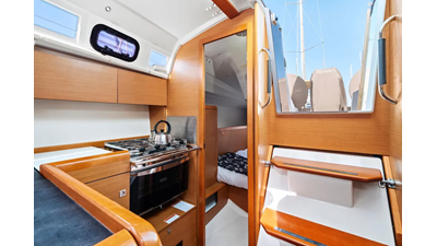 2014 Jeanneau Sun Odyssey 349 14 