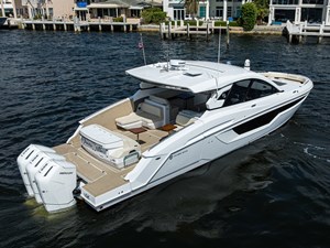2024 Cruisers Yachts 50 GLS Outboard 44 