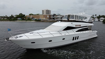 SEDONA 63 Bow Quarter   