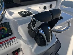 2023 Everglades 273CC 14 