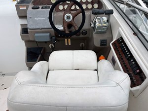 30' Regal 2005 3060 Window Express 5 