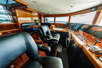 SOUTHERN BELLE 38 Pilothouse