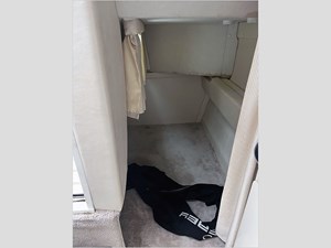 27' Monterey 2002 262 Cruisers 23 