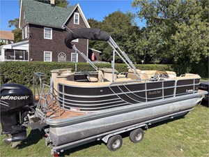 25' South Bay 2013 524 E 0 