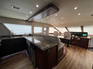 Lucky Again 24 39 Pilothouse
