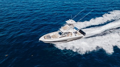 Boston Whaler 420 Outrage 16 