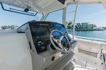 Boston Whaler 420 Outrage 36 