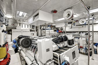 DANIELLE 53 050 Engine Room 04