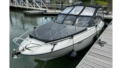 Parker 630 Day Cruiser 2 Parker 630 DC Bow